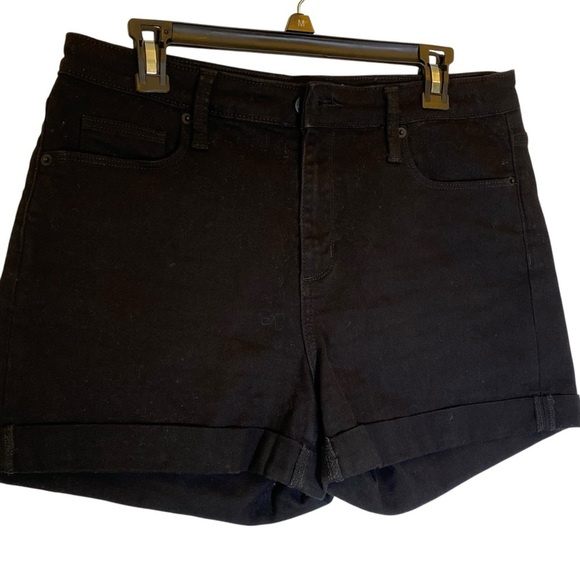 Universal Thread Women's size 12 Black High-Waisted mid rise Jean Shorts - Picture 2 of 6